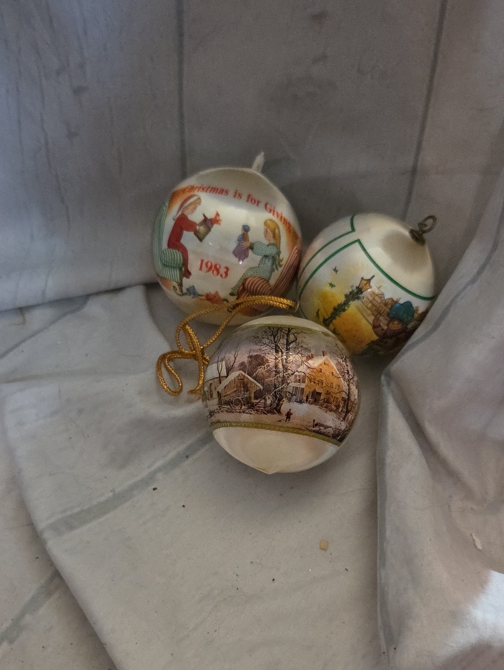 Classic Vintage-Style Cream Christmas Ornaments - Set of 3